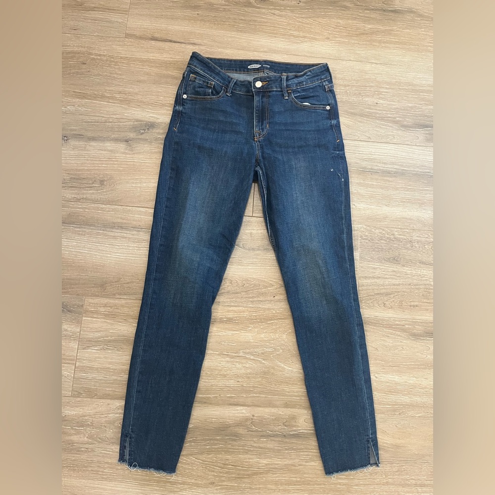 Old Navy jeans size 6 long.